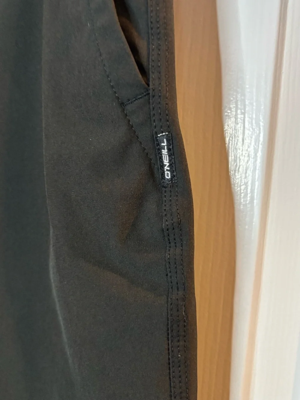 NWOT O'Neill Men's Black Hybrid Board Shorts land or water size 32